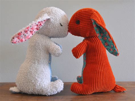 I think i will use the pattern to make an easter garland, maybe alternate the bunnies with. Bubblestitch Quilts: May 2013