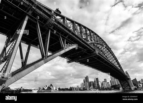 The Famous Arch Of Sydney Harbour Bridge Australia Stock Photo Alamy