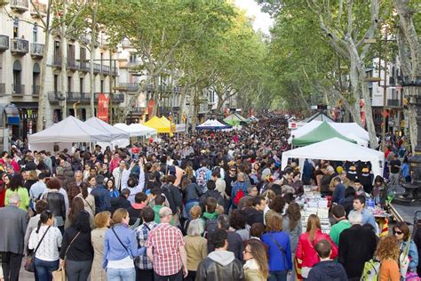 Sant Jordi Day En Barcelona Imagen Editorial Imagen De Muchedumbre