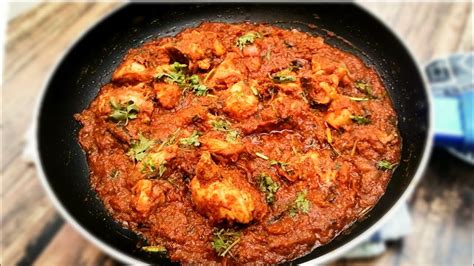 You've roasted your chicken or turkey, left it to rest and now it's time to make the gravy. Simple chicken curry/chicken gravy recipe - YouTube