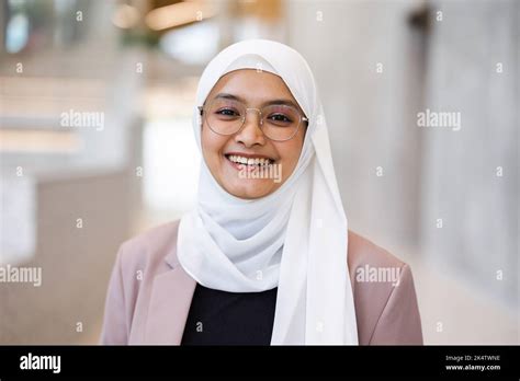 Portrait Of Beautiful Muslim Woman Wearing Hijab Stock Photo Alamy