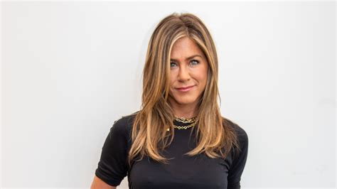 Jennifer aniston shares her beauty secrets and hair traumas. Jennifer Aniston Just Gave a Rare Look at Her Natural Hair ...
