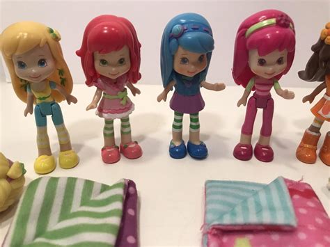 Strawberry Shortcake Berry Bitty Friends Dress Up Figures Mini Dolls