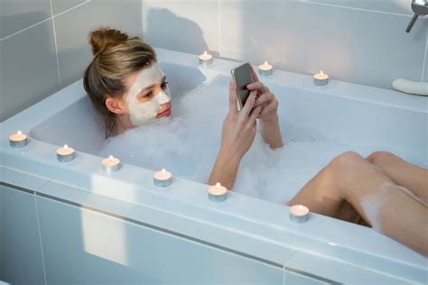 Cellphone Electrocutes Girl In Bathtub Daily Hornet Breaking News That Stings