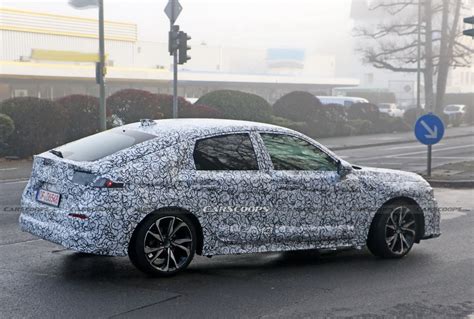 The 2022 honda civic hatchback was officially unveiled on wednesday evening and it's pretty much what we expected. 2022 Honda Civic Hatchback Shows Off Compact Design In Spy ...