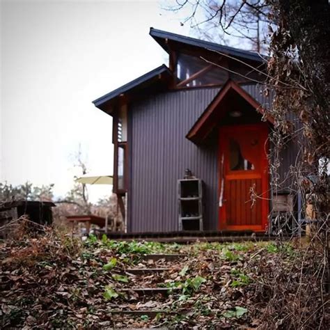 There is something undoubtably romantic about the idea of retreating to a little cabin in the woods. Daigo designs tiny off-grid cabin in Japanese woods