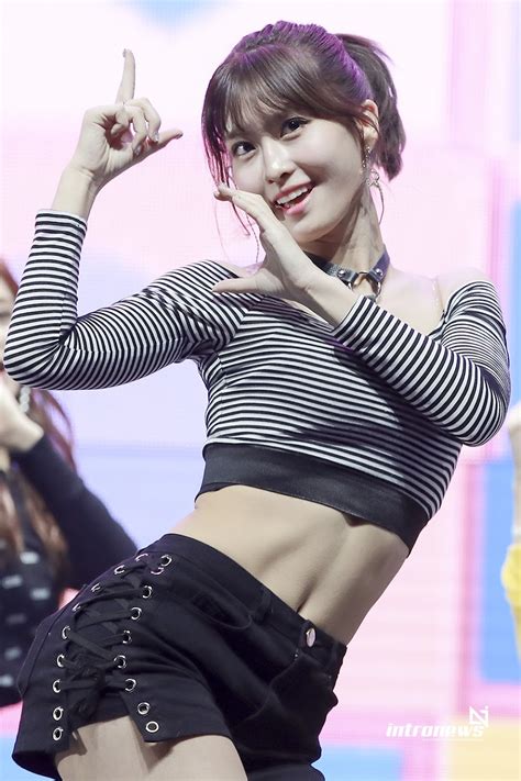Times Twice S Momo Showed Off Her Amazing Toned Abs In A Gorgeous