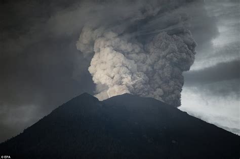 Bali Volcano Could Repeat Devastating 1963 Blast Daily Mail Online