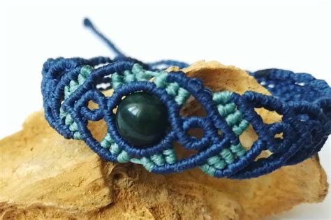 Colliers, bracelets, bagues et montres tendance 2021 à petits prix. Créatrice bijoux fantaisie à Bagnols sur Cèze dans le Gard