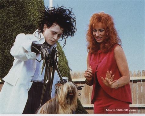 Edward Scissorhands Publicity Still Of Johnny Depp And Kathy Baker
