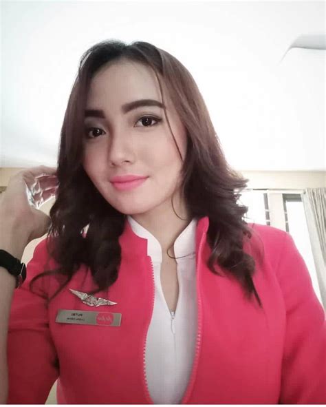 Cantiknya Pramugari Air Asia Ini Bikin Baper Para Netizen Flight Attendant Fashion Air Asia