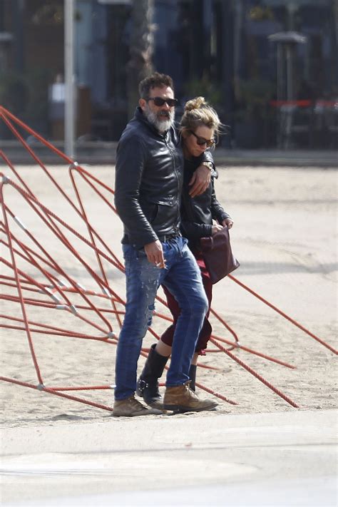 Hilarie Burton And Her Husband Jeffrey Dean Morgan Stroll In The Beach