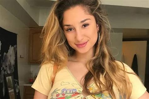 Savannah Montano Biography Who Is She How Old Is She Youll Be Glad You Met Her