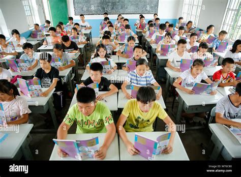 Classroom China Hi Res Stock Photography And Images Alamy