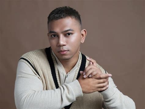 Makna Lirik serta Chord Lagu Viral Bertahan Terluka milik Fabio Asher