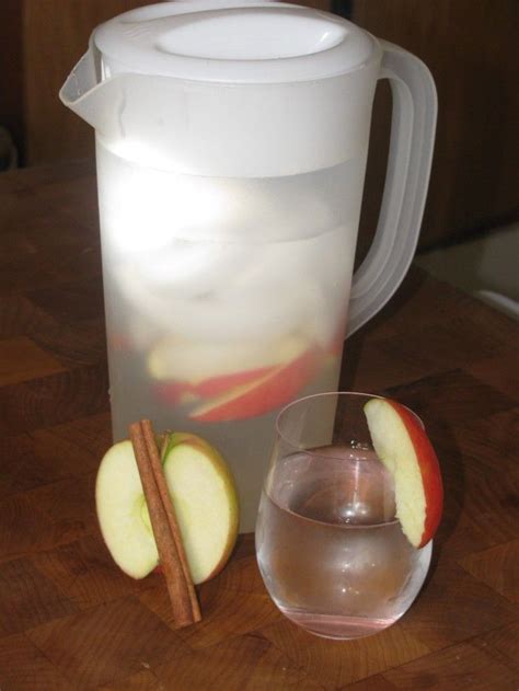 The Original Apple Cinnamon Water Recipe Healthy Drinks Apple