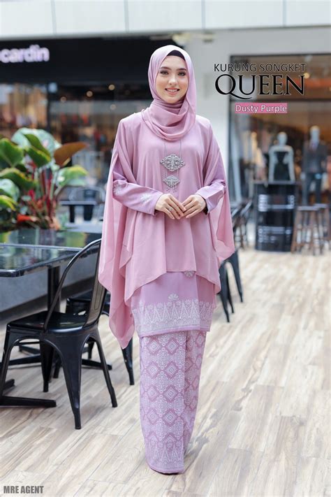 Baju kurung is a staple in every malaysian's wardrobe and considering how many designs this particular dress has, there's no reason why you shouldn't have a set of baju kurung ready for your next celebration. Baju Kurung Queen Dusty Purple - Syafiqah Muslimah Shop