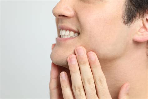 Acne On Chin Causes Prevention And Treatment Options Updated March