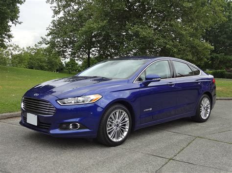 View photos, features and more. 2015 Ford Fusion Hybrid SE Road Test Review | The Car Magazine