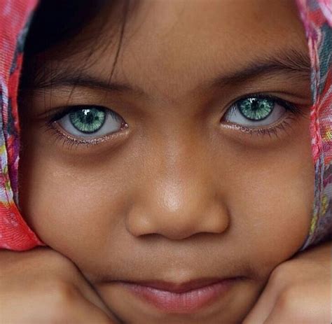 This Little Girl Had The Most Beautiful Eyes Ever For