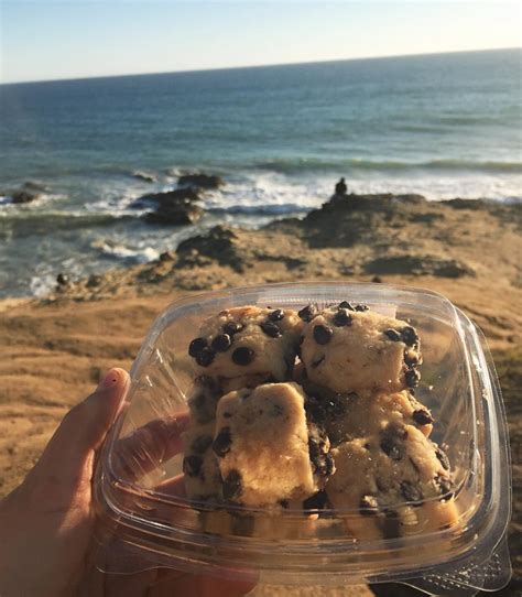 11 Best Snacks To Eat At The Beach