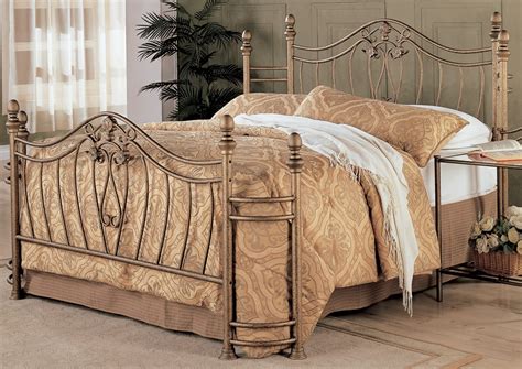 Sydney Antique Brushed Gold Queen Metal Poster Bed From Coaster