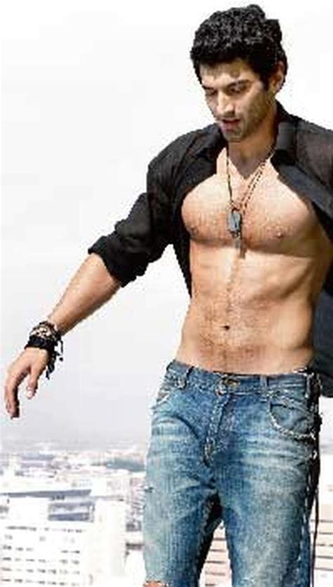 hot body shirtless indian bollywood model and actor aditya roy kapur