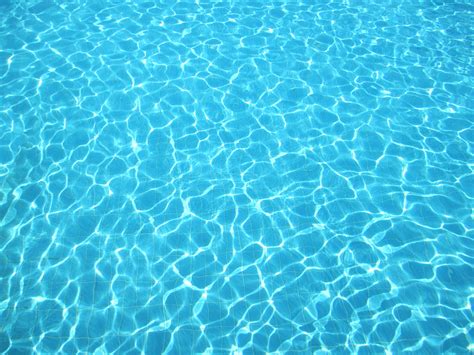 40 Pool Water Wallpaper