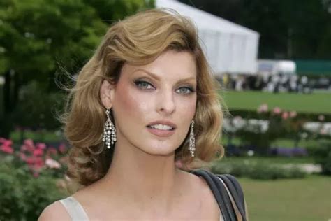 Linda Evangelista Says She S Been Brutally Disfigured By Cosmetic