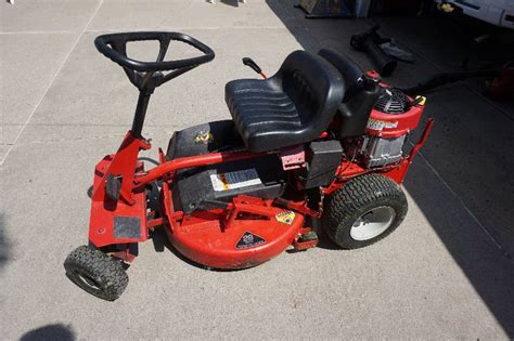 Snapper 28 Mulching Riding Lawn Mower With Bagger Attachment Skid