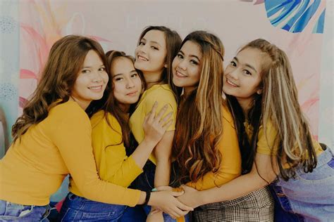 7 Suku Ini Terkenal Dengan Gadis Cantiknya Karo Gaul