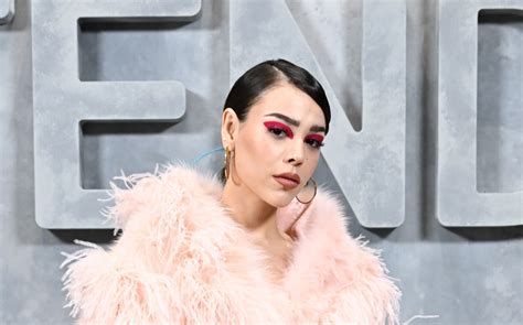 Danna Paola Luce Look De Plumas En La Semana De La Moda En Milán 2022