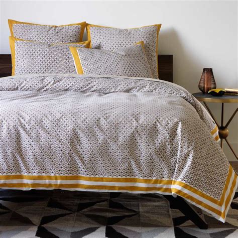 7 Ways To Liven Up Your Bedroom With Colorful Bedding