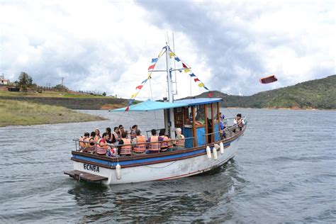 Paseo En Barco Bonba En El Lago Calima Darién Valle Del Cauca