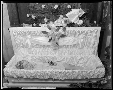 Jeanette Grace Waggoner 641 West Short Corpse Open Casket Surrounded