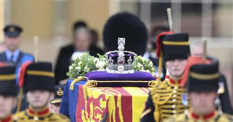 The Procession Of Queen Elizabeth Ii S Coffin Through London Patabook News