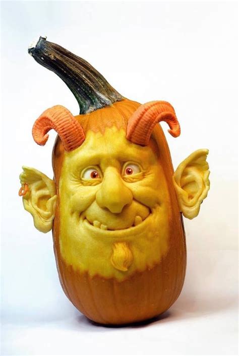 Pumpkin Sculpting Master Turns Ordinary Gourds Into An Expressive Cast
