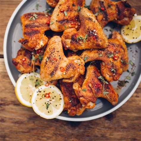 Best chicken wing marinade the cookful lemon juice, garlic powder, minced ginger, soy sauce, sriracha and 3 more chicken wing ingredients the recipe critic paprika, chicken wings, pepper, olive oil, worcestershire sauce and 4 more Süße Chili-Marinade - Biskin