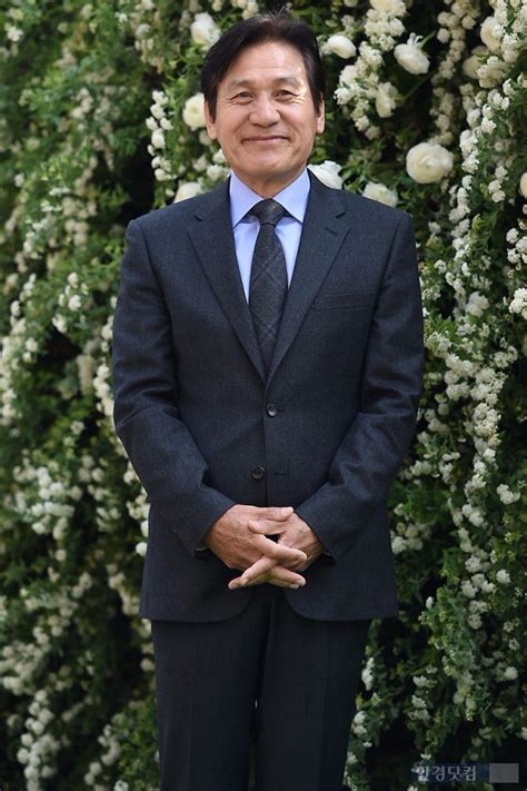 원작 <하녀>의 재개봉은 그런 故김기영 감독의 거대한 재능을 일반 관객들이 확인하고 되새기는 중요한 계기가 될 것이다. 안성기 데뷔 60주년 "'국민 배우' 맞죠…팬클럽 없으니…"