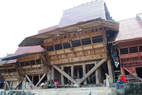3 Jenis Rumah Adat Sumatera Utara Spesial Pulau Nias Notepam