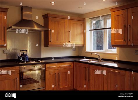 Contemporary Oak Fronted Fitted Kitchen Stock Photo Alamy