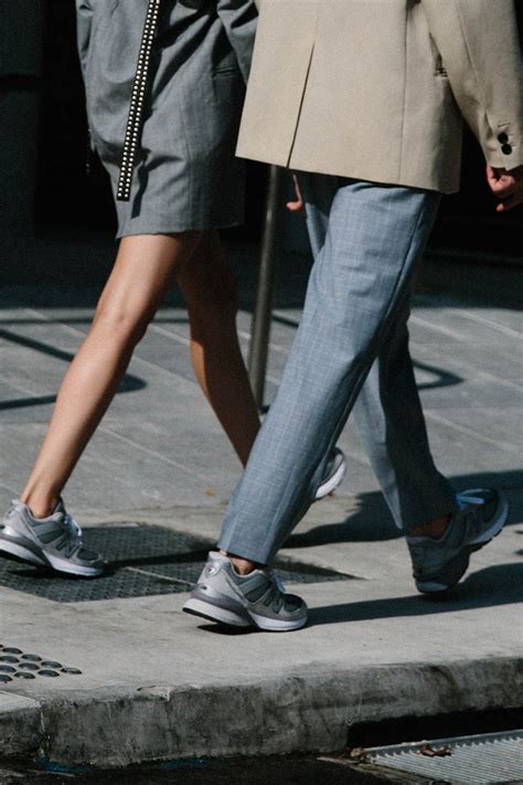 Made makes up a limited portion of new balance's us sales. O New Balance 990v5 Ganhou Acabamentos Premium