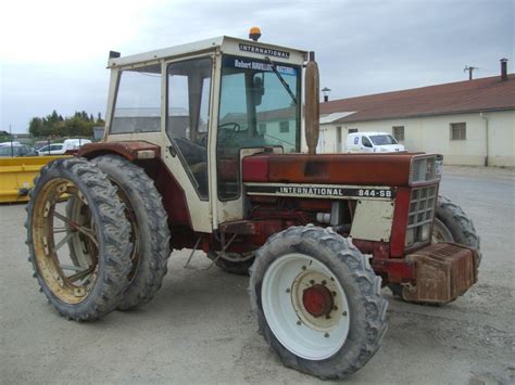 Tracteur Agricole Case Ih 844 à Vendre Sur Ravillon