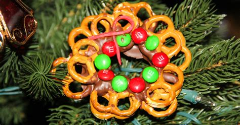 Holiday Season Chocolate Pretzel Wreaths Recipe By Little Hearts Cookpad