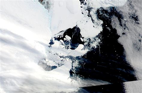 Conger Ice Shelf Breaks Off Eastern Antarctica The Washington Post