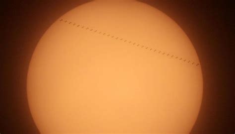 Auckland Man Captures Rare Moment International Space Station Passes Across Sun Newshub