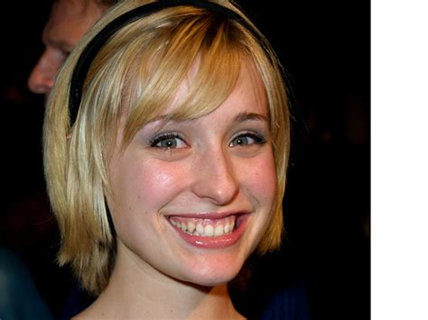 Allison Mack Sentenced To Three Years In Prison 1063 The Groove