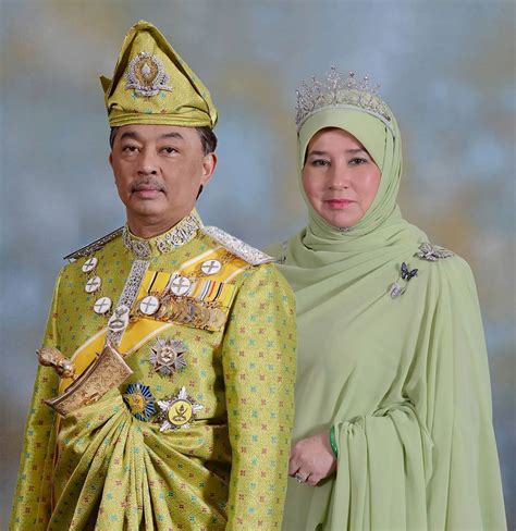 5 'eligible bachelor' anak kerabat malaysia paling popular. Tengku Abdullah bakal dimasyhur Sultan Pahang pada 15 Januari