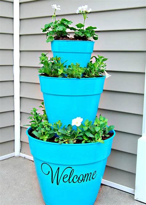 These creative garden container ideas come from home gardens. Welcome Spring: 17 Great DIY Flower Pot Ideas for Front Doors