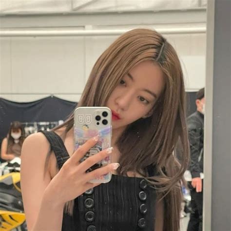 miyawaki sakura le sserafim izone aesthetic lq pfp icons mirror selca selfie korean girl group